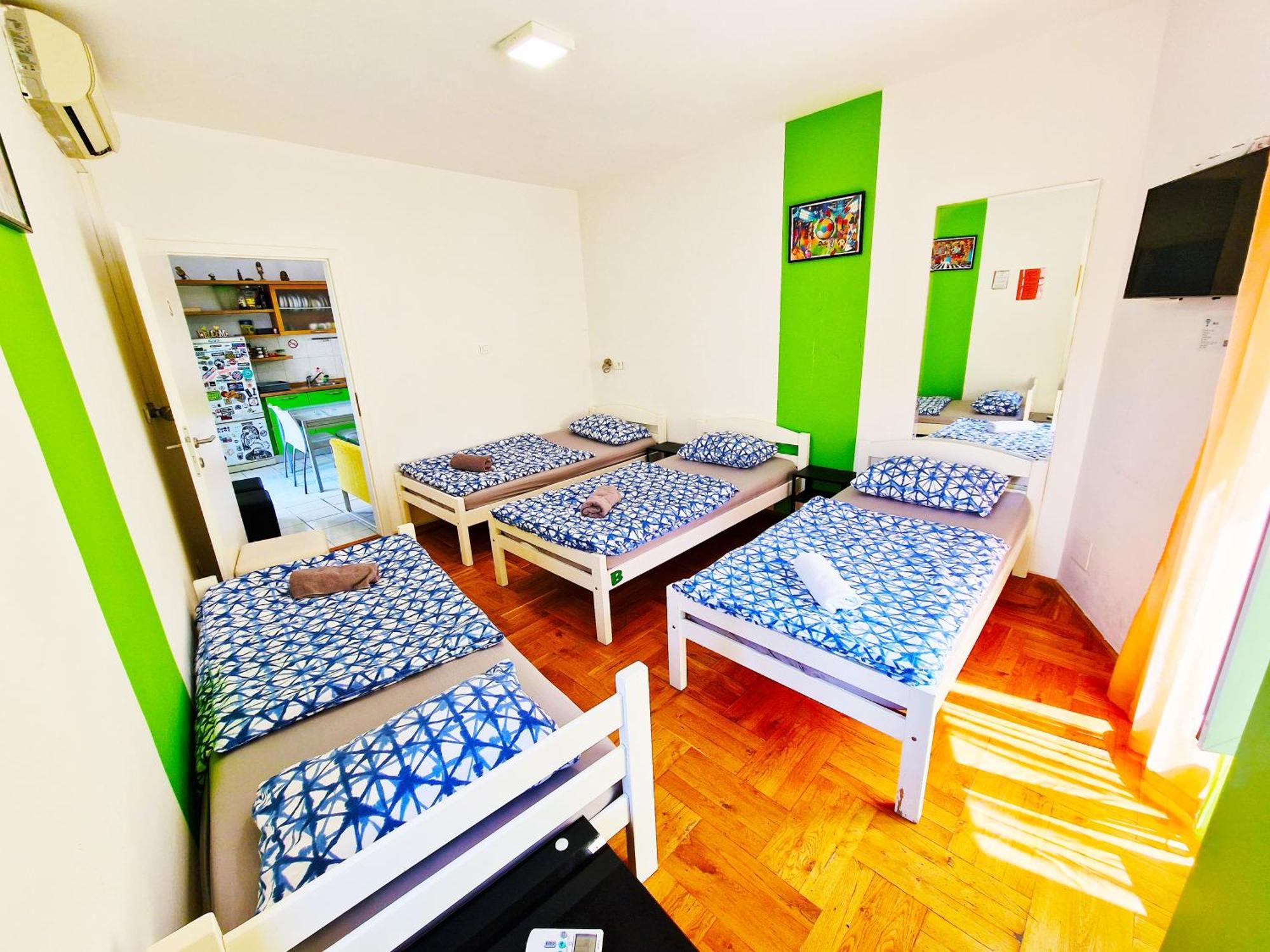 Croparadise Hostel Сплит Екстериор снимка