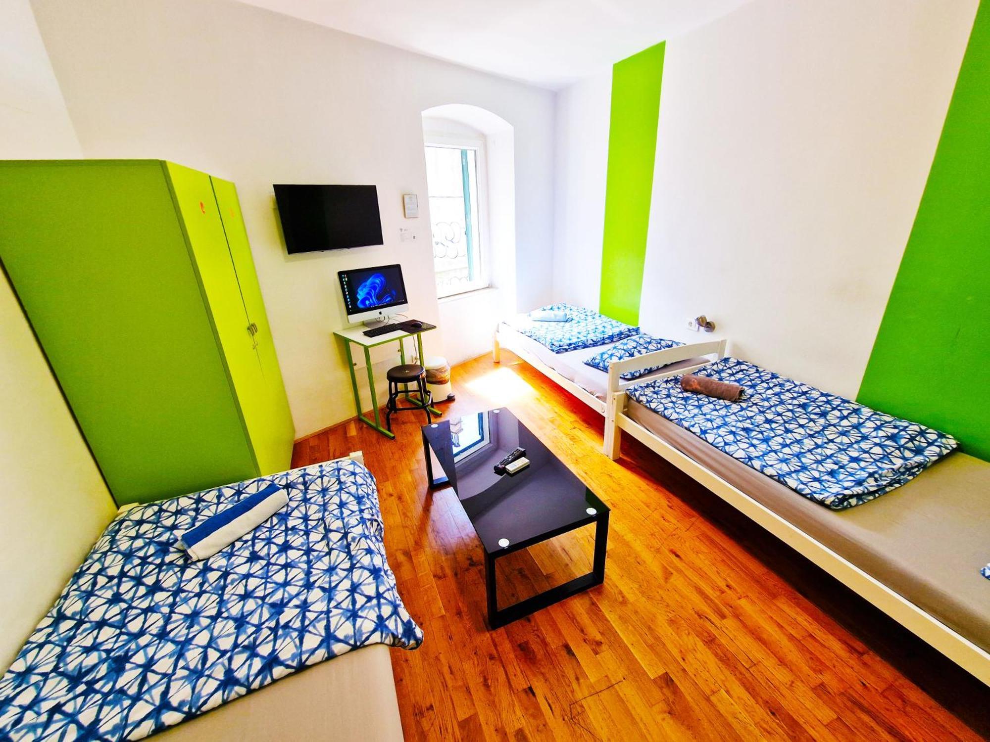 Croparadise Hostel Сплит Екстериор снимка
